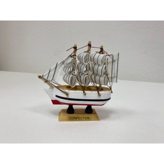 Изделие декоративное- Деревянные парусные лодки ручной работы 10 см (красный)
