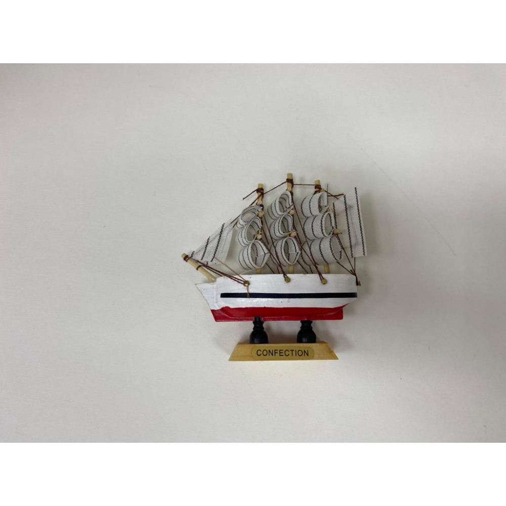 Изделие декоративное- Деревянные парусные лодки ручной работы 10 см (красный)