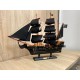 Модель корабля "Queen Anne's Revenge" из дерева с черными парусами 52 см