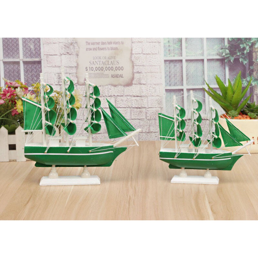 Модель зеленого корабля с зелеными парусами 16см