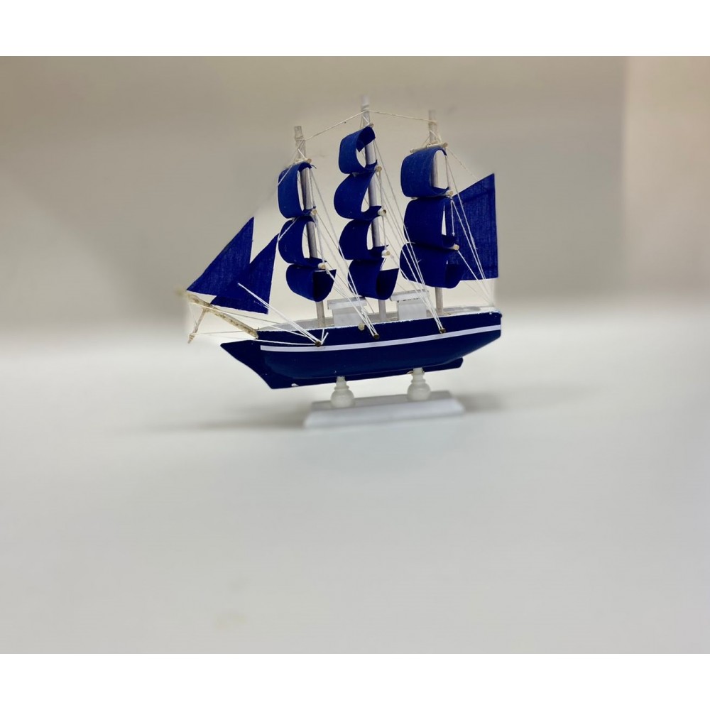 Модель синего корабля с синими парусами 16см